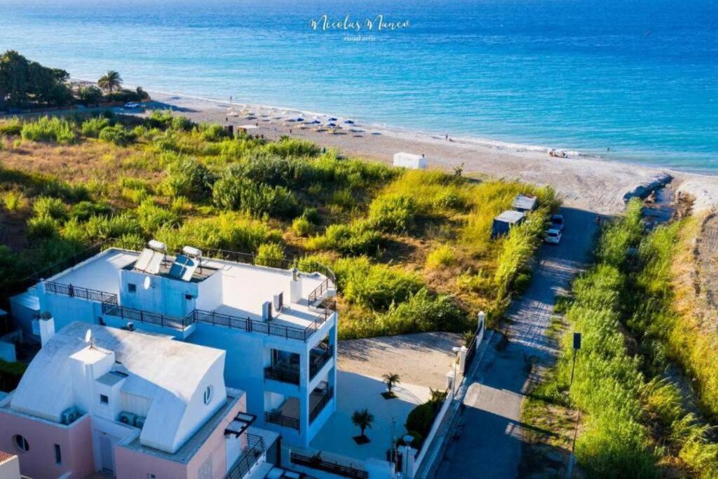 White&Blue Luxury Suites Ialysos  Exteriör bild