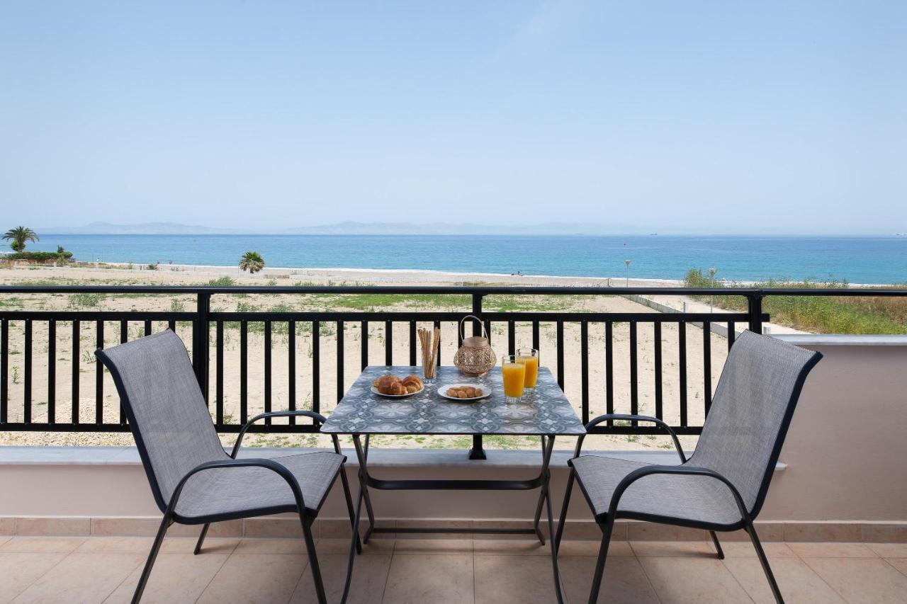 White&Blue Luxury Suites Ialysos  Exteriör bild