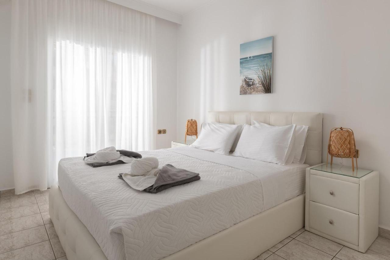White&Blue Luxury Suites Ialysos  Exteriör bild