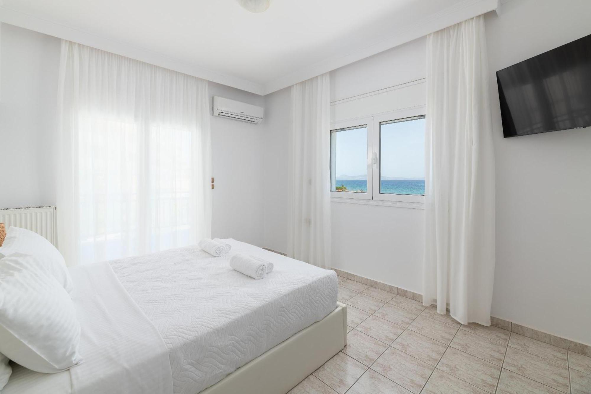 White&Blue Luxury Suites Ialysos  Exteriör bild