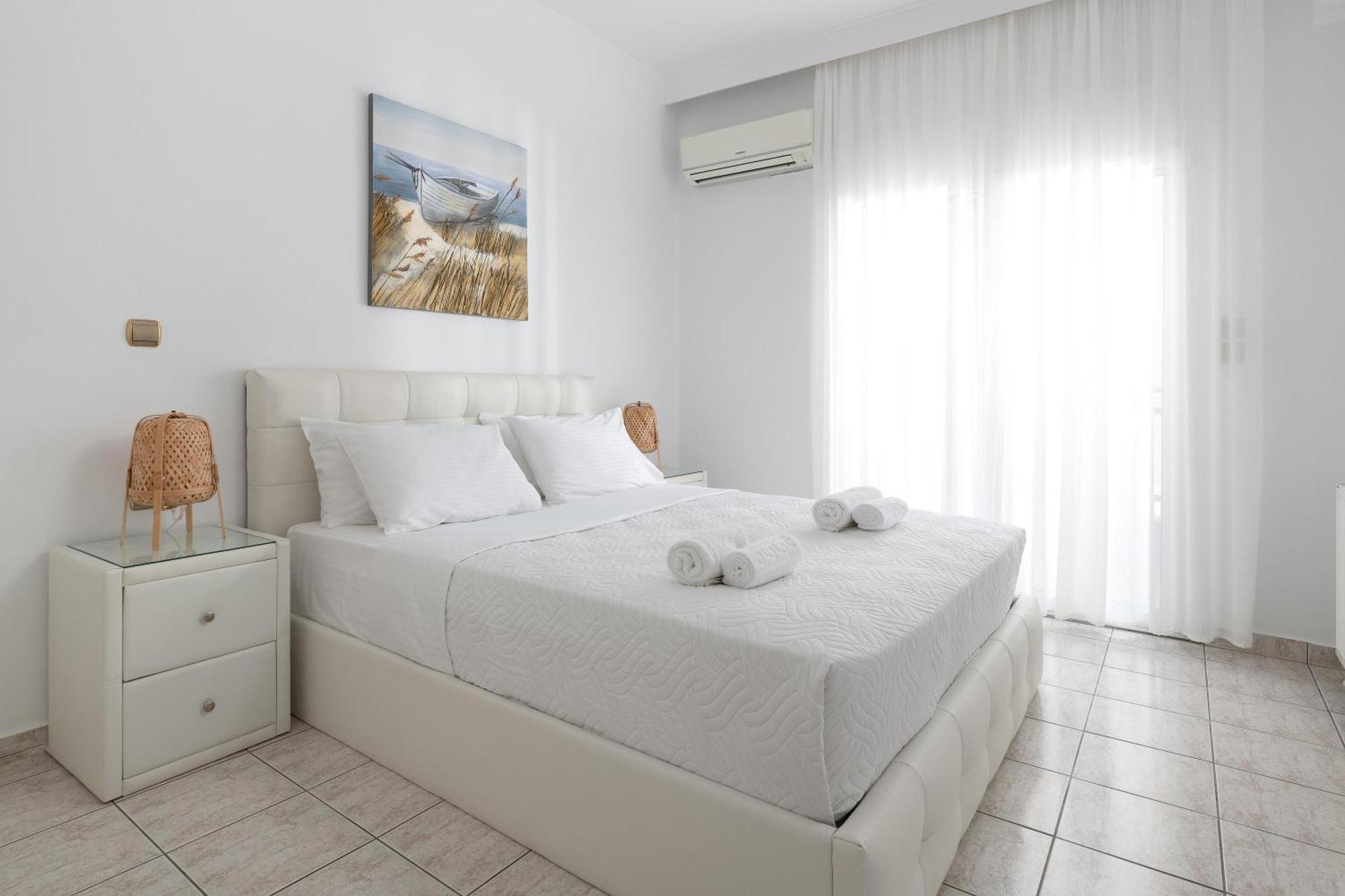 White&Blue Luxury Suites Ialysos  Exteriör bild