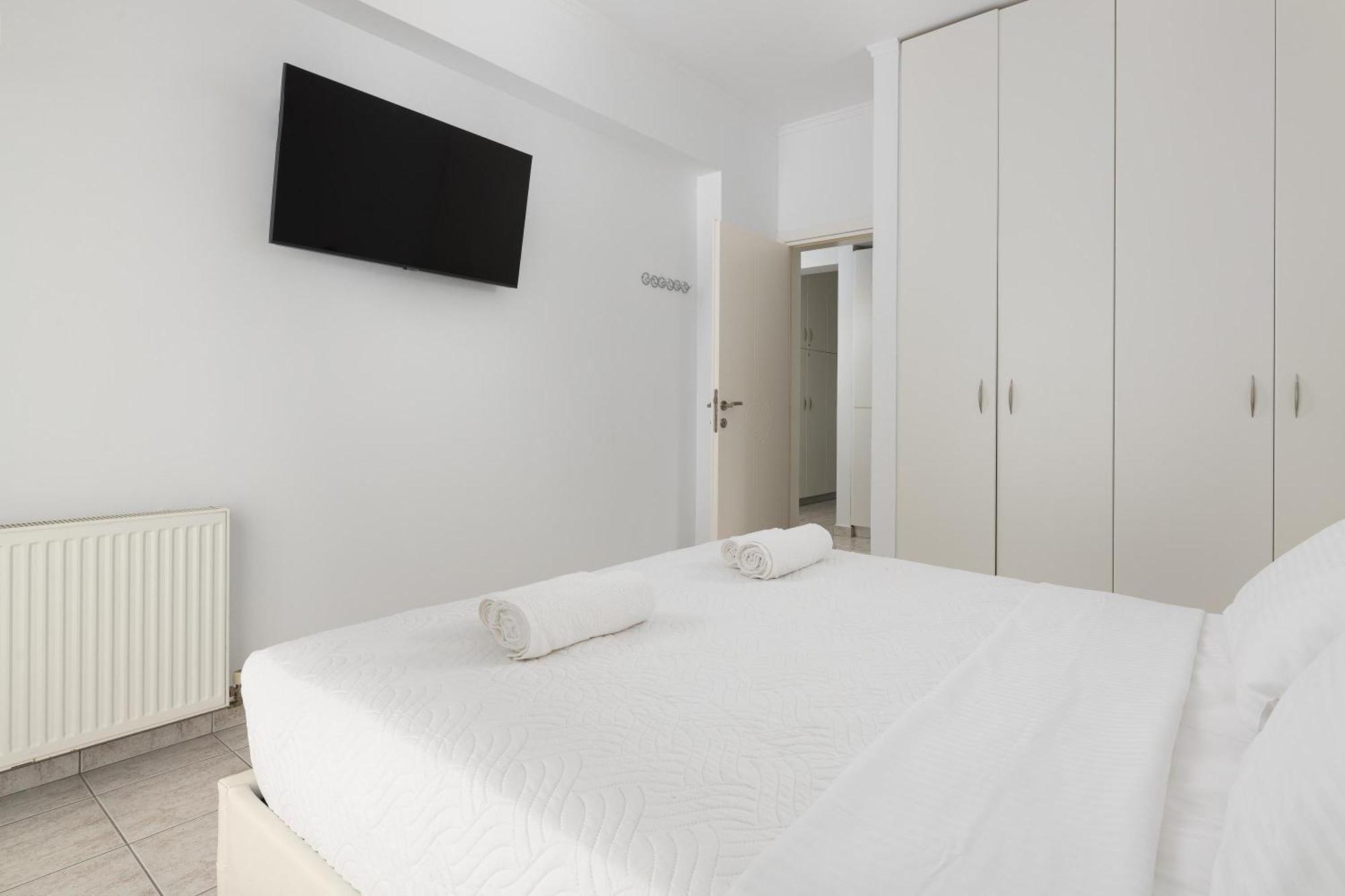 White&Blue Luxury Suites Ialysos  Exteriör bild