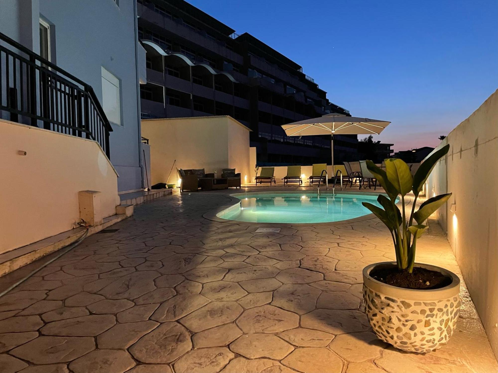 White&Blue Luxury Suites Ialysos  Exteriör bild