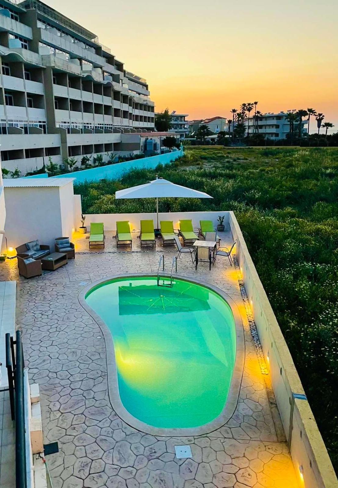 White&Blue Luxury Suites Ialysos  Exteriör bild