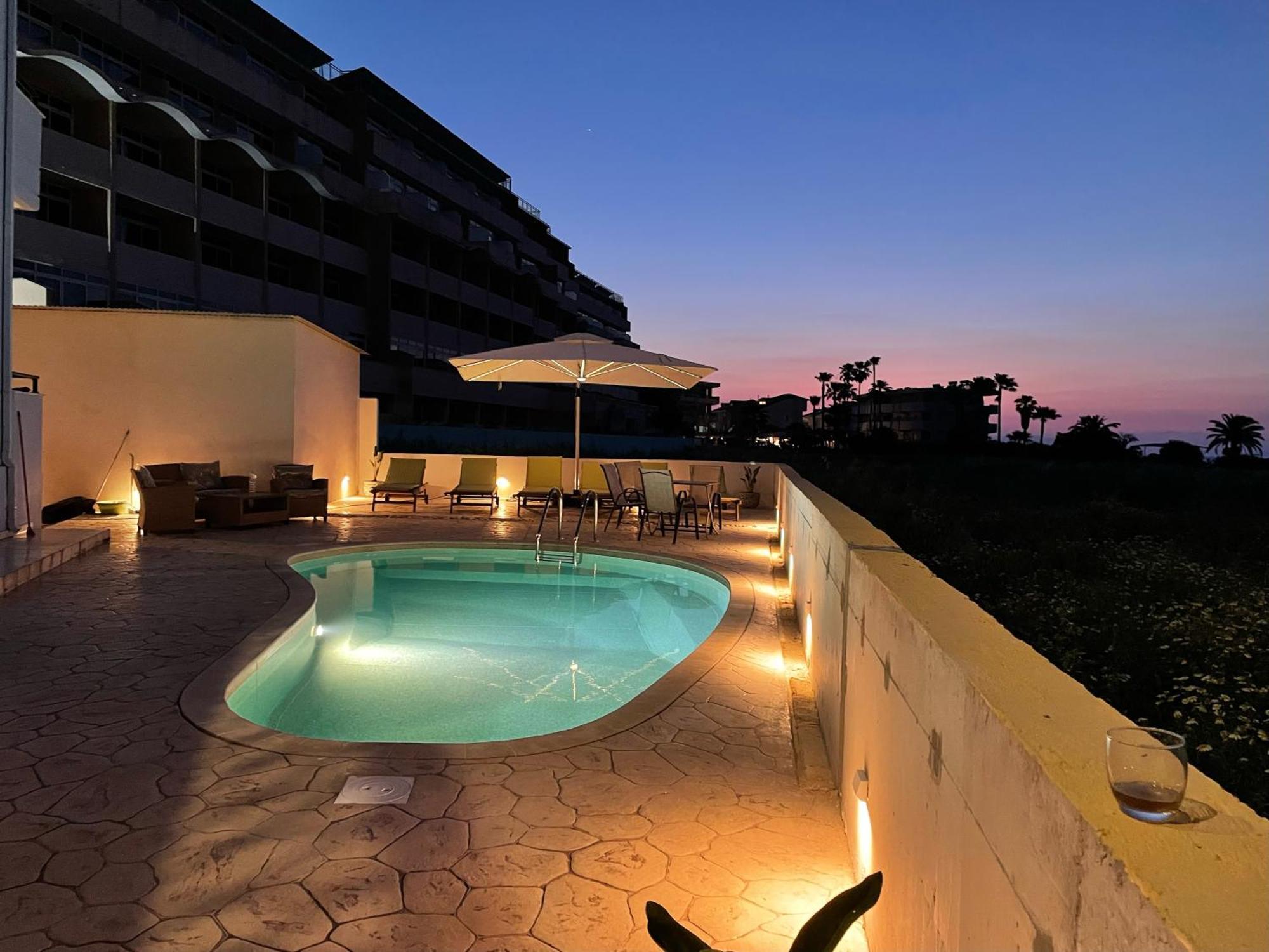 White&Blue Luxury Suites Ialysos  Exteriör bild