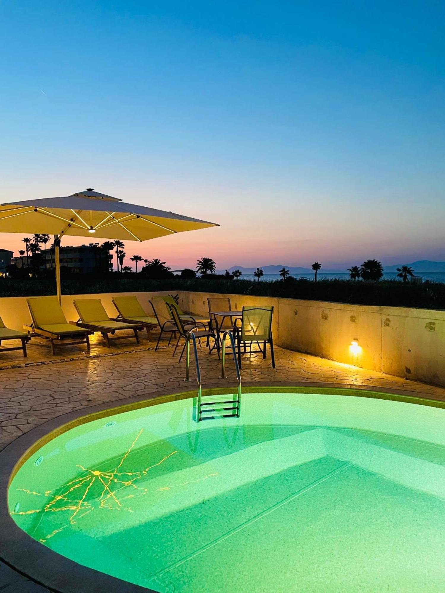 White&Blue Luxury Suites Ialysos  Exteriör bild